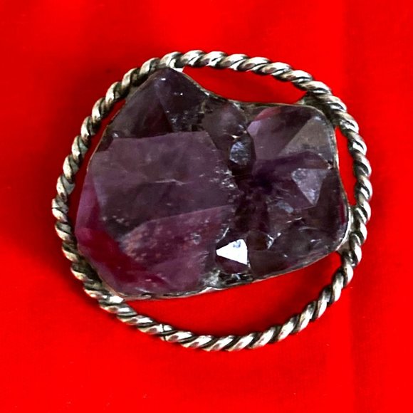 Unique chunky amethyst brooch set and framed in sterling silver. - Picture 2 of 6